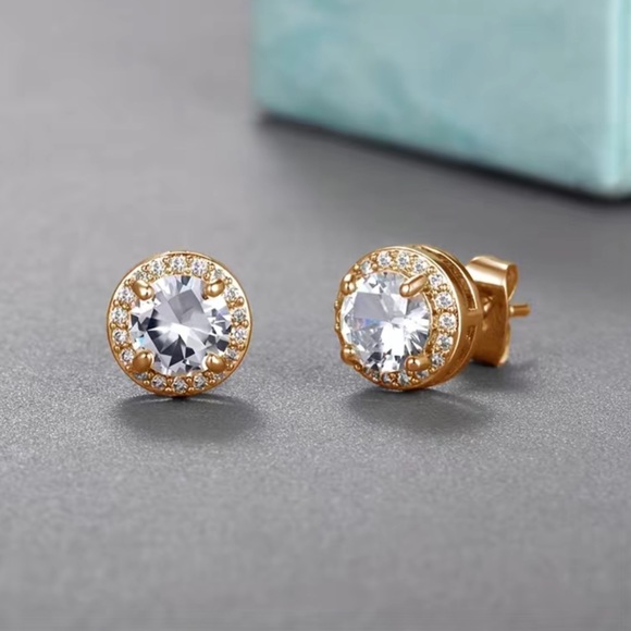 9 Karat Gold Cubic Zirconia Stud Earrings - Picture 4 of 5